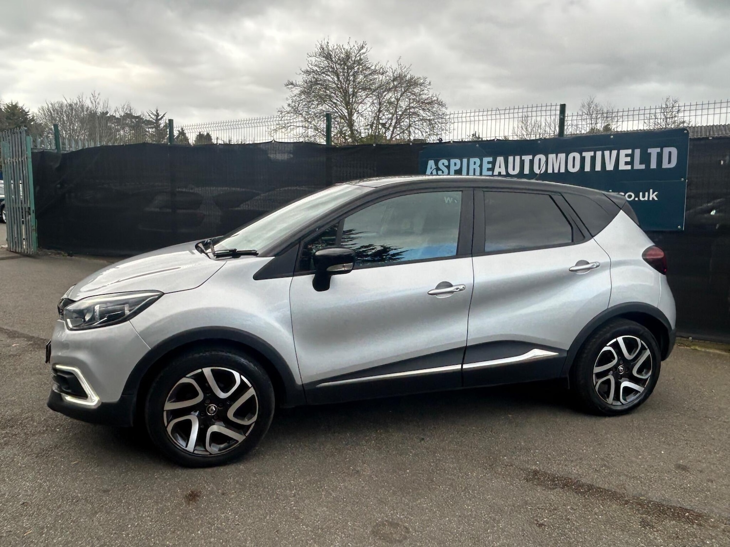 Used Renault Captur for sale - 78072238: Photo 3