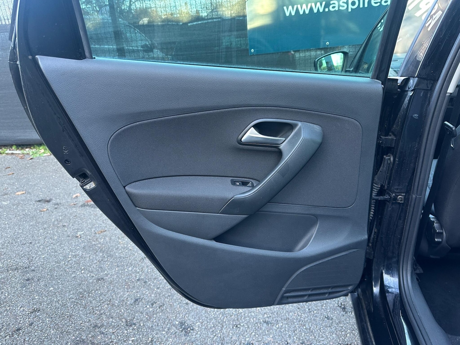 Used Volkswagen Polo 2015 for sale - 76513292: Photo 32