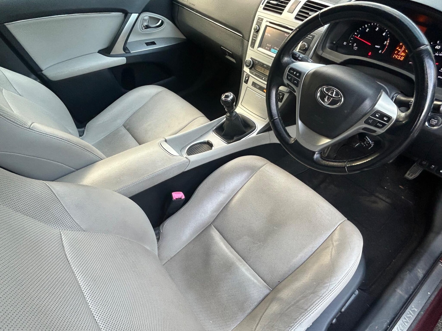 Used Toyota Avensis 2012 for sale - 77120286: Photo 15