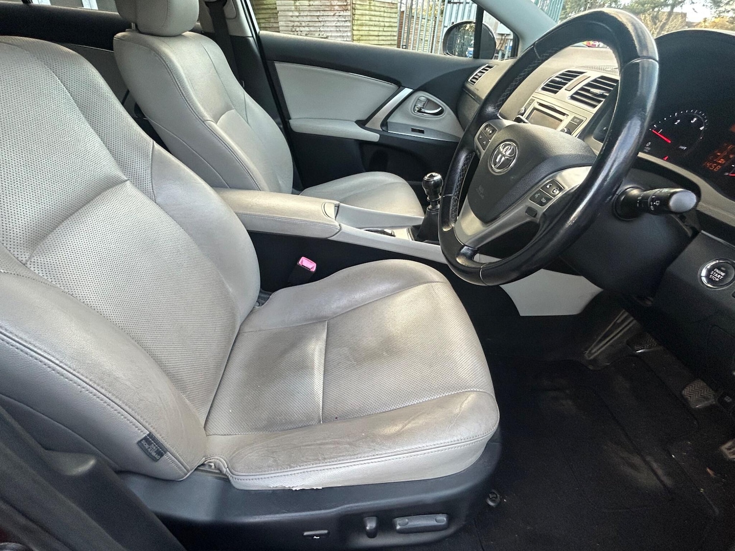 Used Toyota Avensis 2012 for sale - 77120286: Photo 16