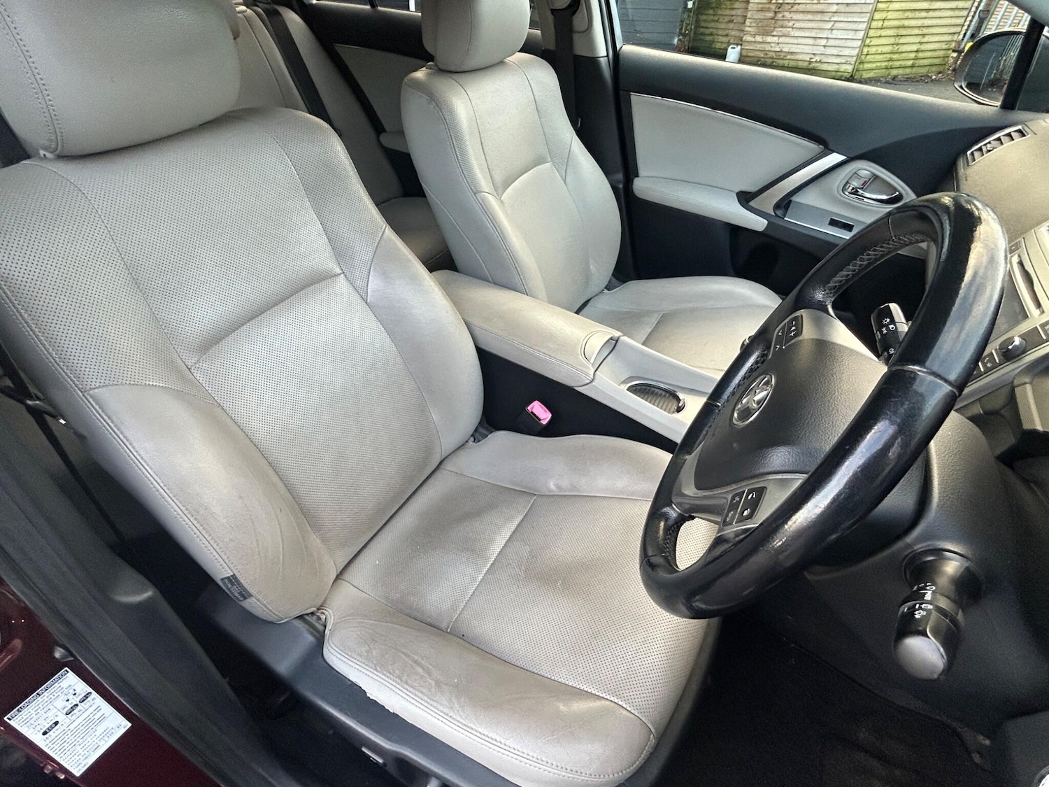 Used Toyota Avensis 2012 for sale - 77120286: Photo 17