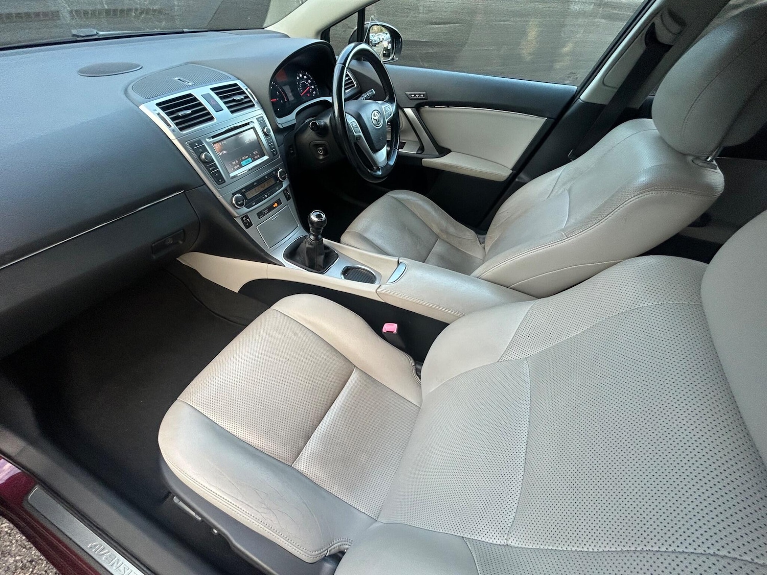 Used Toyota Avensis 2012 for sale - 77120286: Photo 42