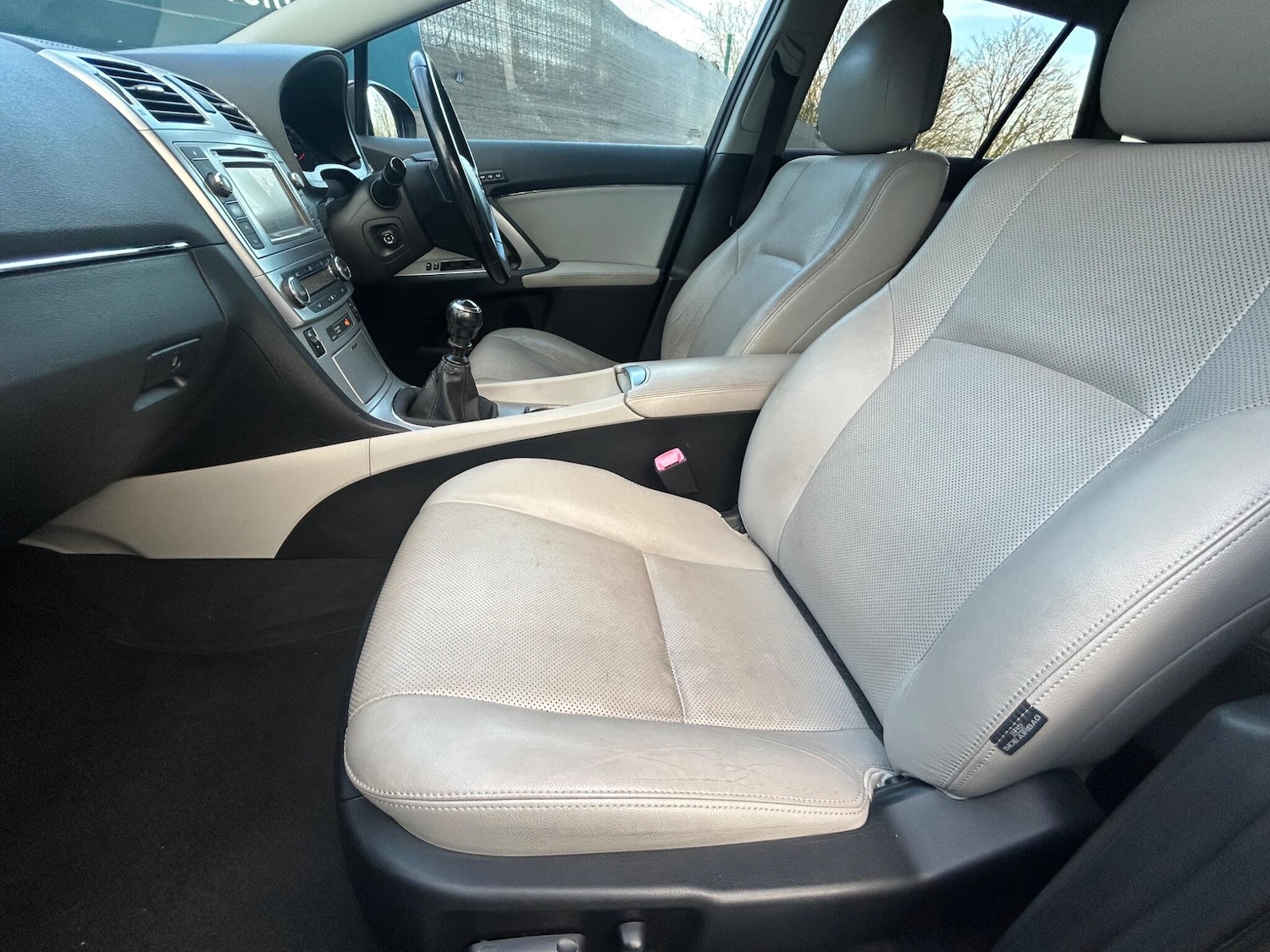 Used Toyota Avensis 2012 for sale - 77120286: Photo 43