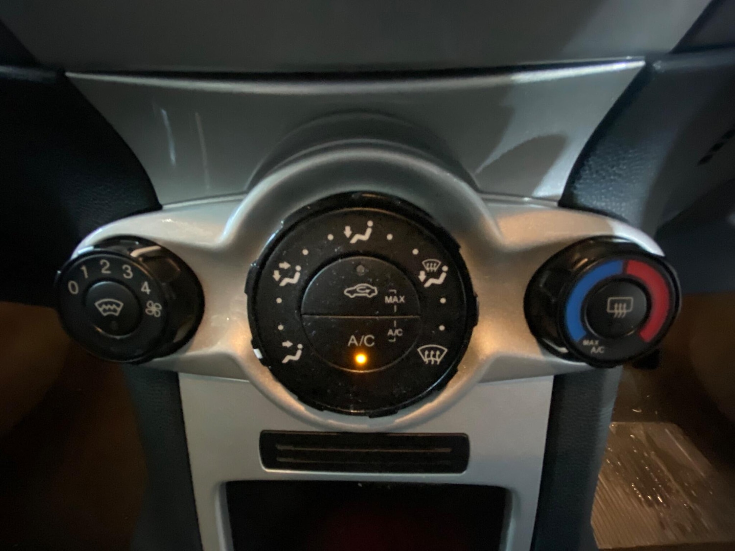 Used Ford Fiesta 2010 for sale - 76619903: Photo 23