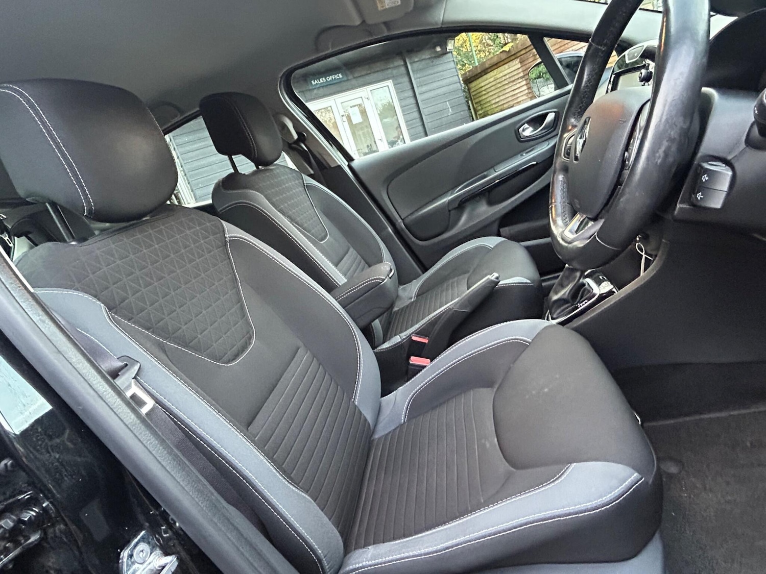 Used Renault Clio 2016 for sale - 76952746: Photo 10