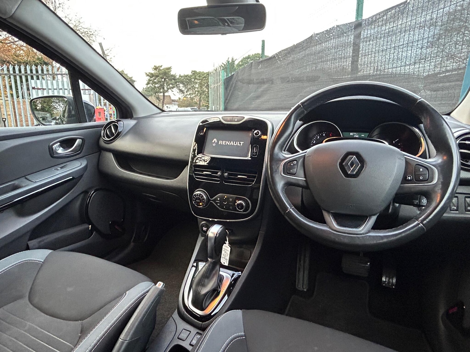 Used Renault Clio 2016 for sale - 76952746: Photo 16