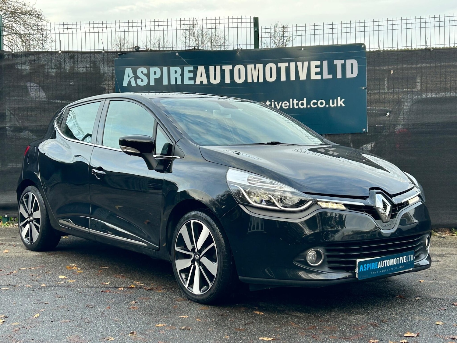 Used Renault Clio 2016 for sale - 76850372: Photo 1