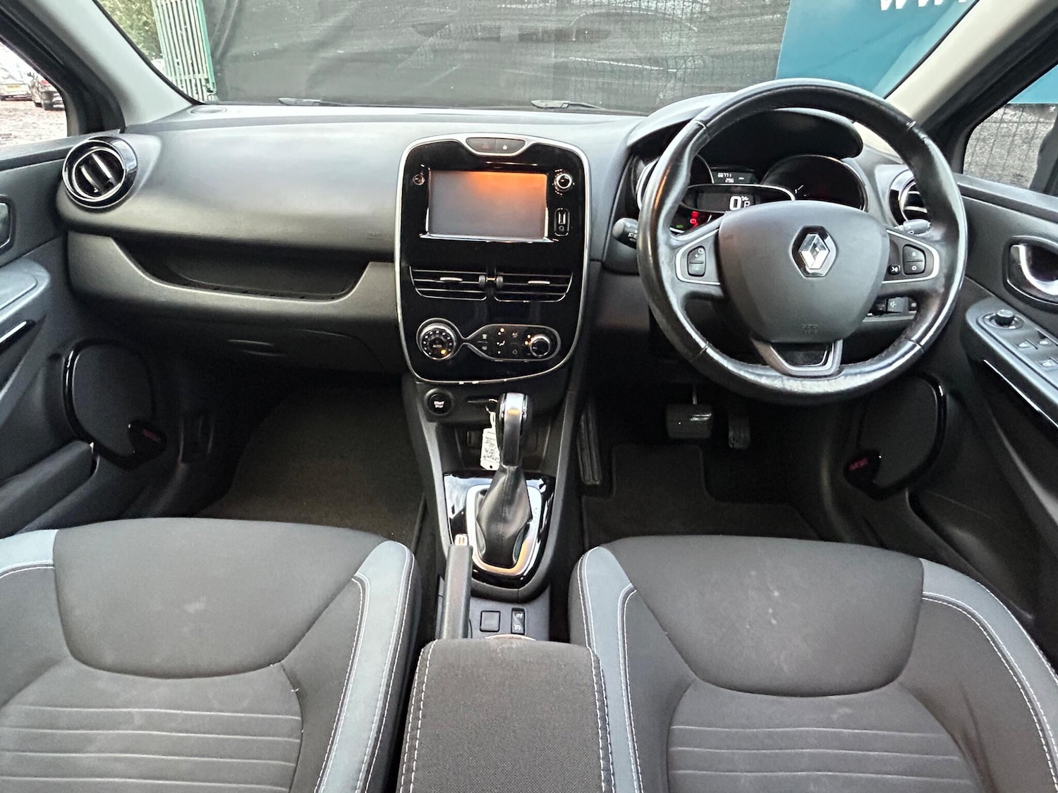 Used Renault Clio 2016 for sale - 76850372: Photo 17