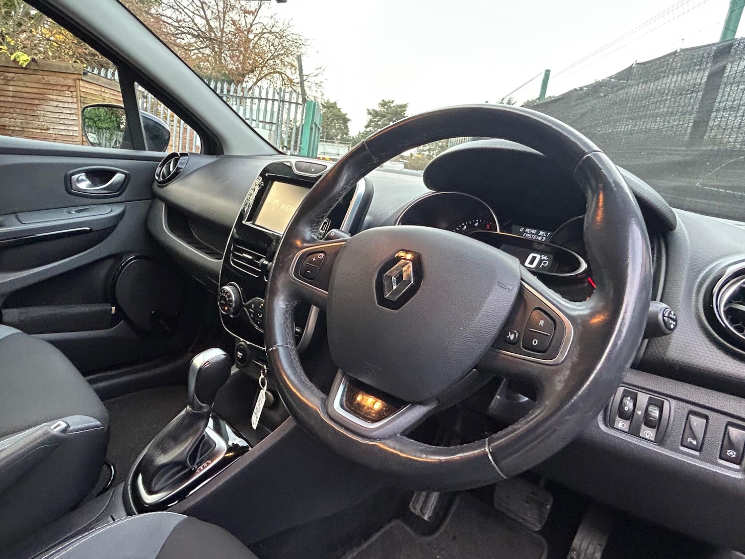 Used Renault Clio 2016 for sale - 76850372: Photo 18