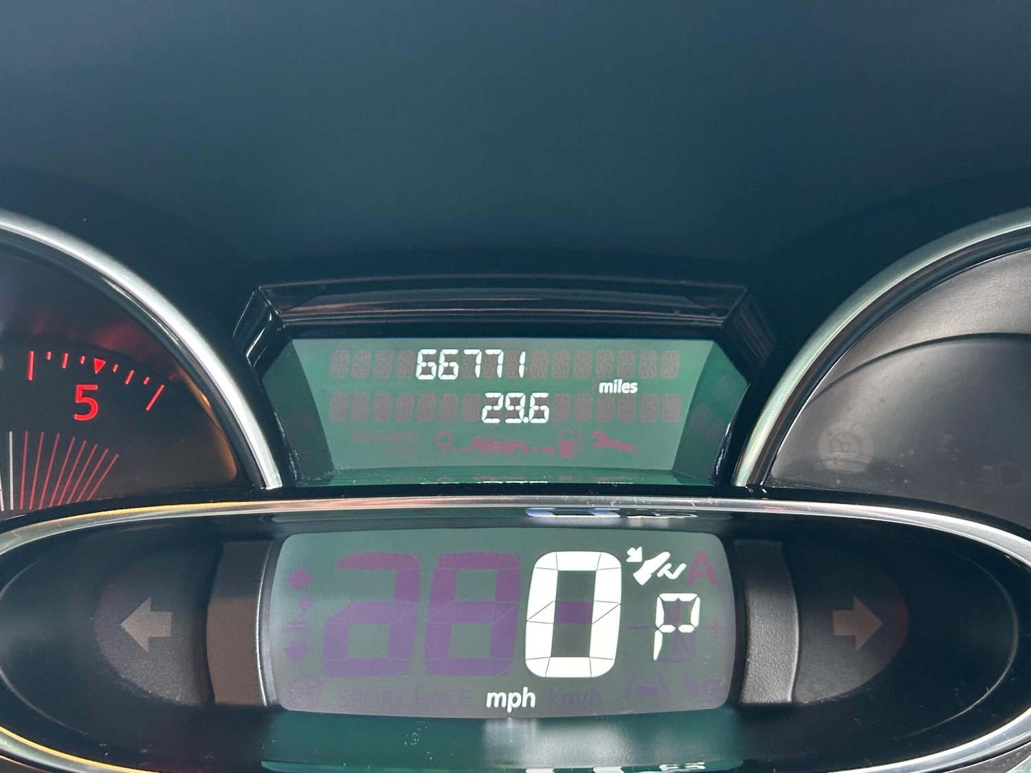 Used Renault Clio 2016 for sale - 76850372: Photo 28