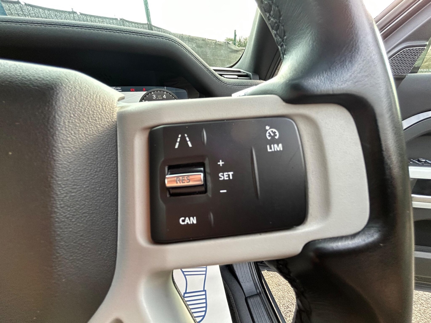 Used Land Rover Defender 90 2021 for sale - 77537360: Photo 33