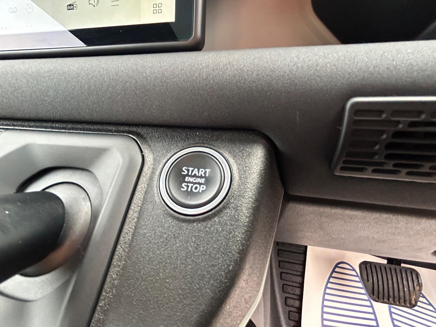 Used Land Rover Defender 90 2021 for sale - 77537360: Photo 37