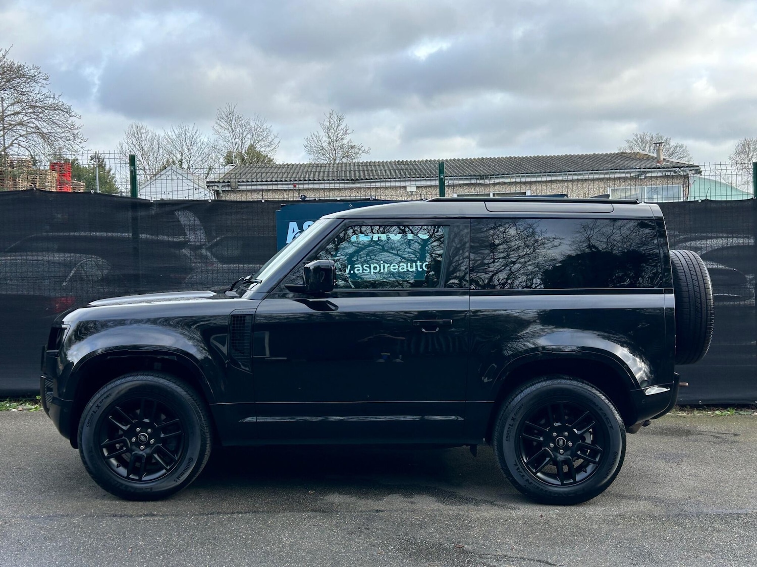 Used Land Rover Defender 90 2021 for sale - 77537360: Photo 8