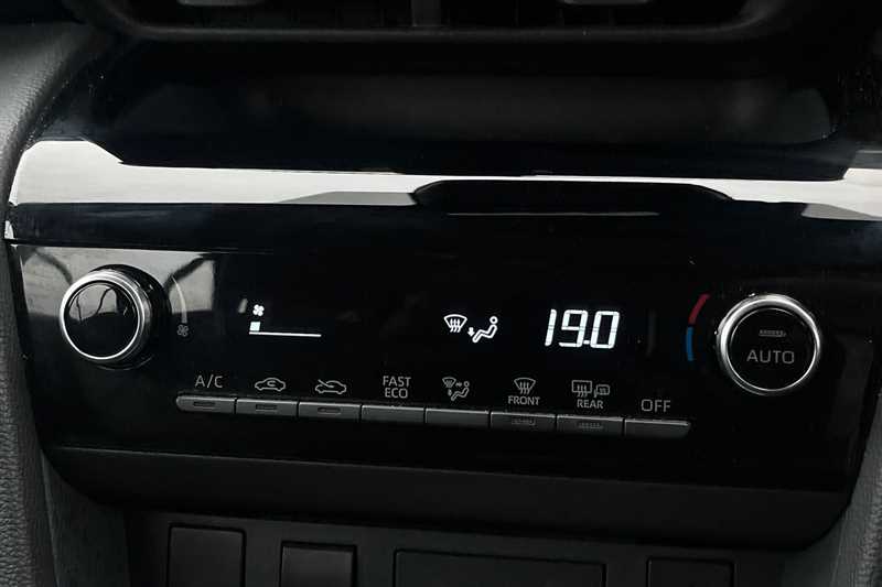 Used Toyota Yaris Cross 2024 for sale - 77855918: Photo 12