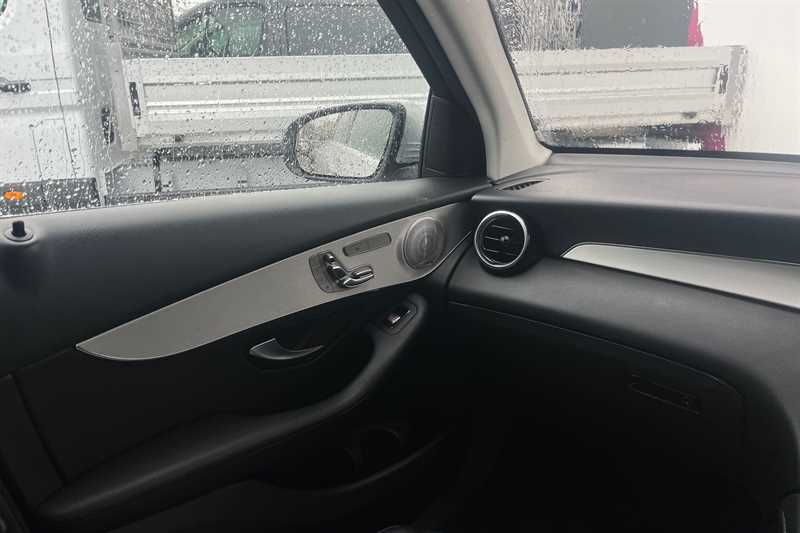 Used Mercedes-Benz GLC 2019 for sale - 77927619: Photo 39