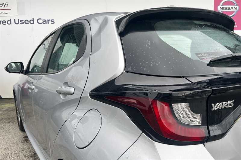 Used Toyota Yaris 2023 for sale - 77471394: Photo 40