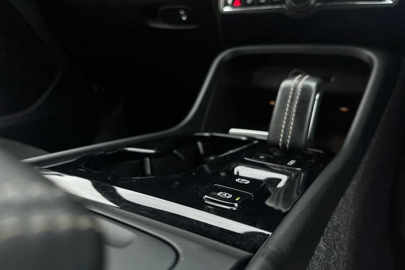 Used Volvo XC40 2020 for sale - 77232490: Photo 34