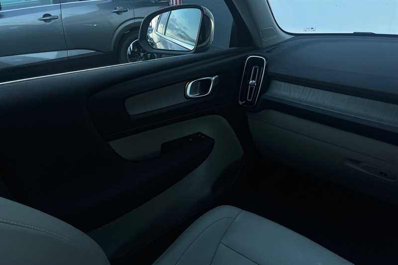 Used Volvo XC40 2020 for sale - 77122809: Photo 38