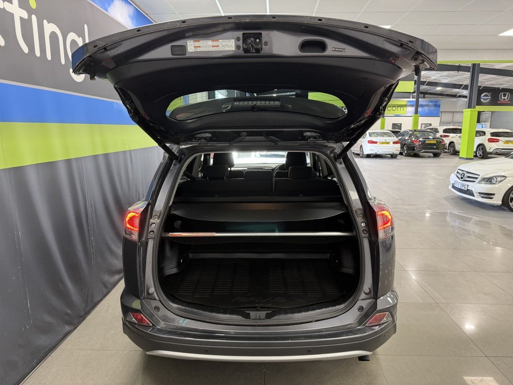 Used Toyota RAV4 2016 for sale - 75923436: Photo 11