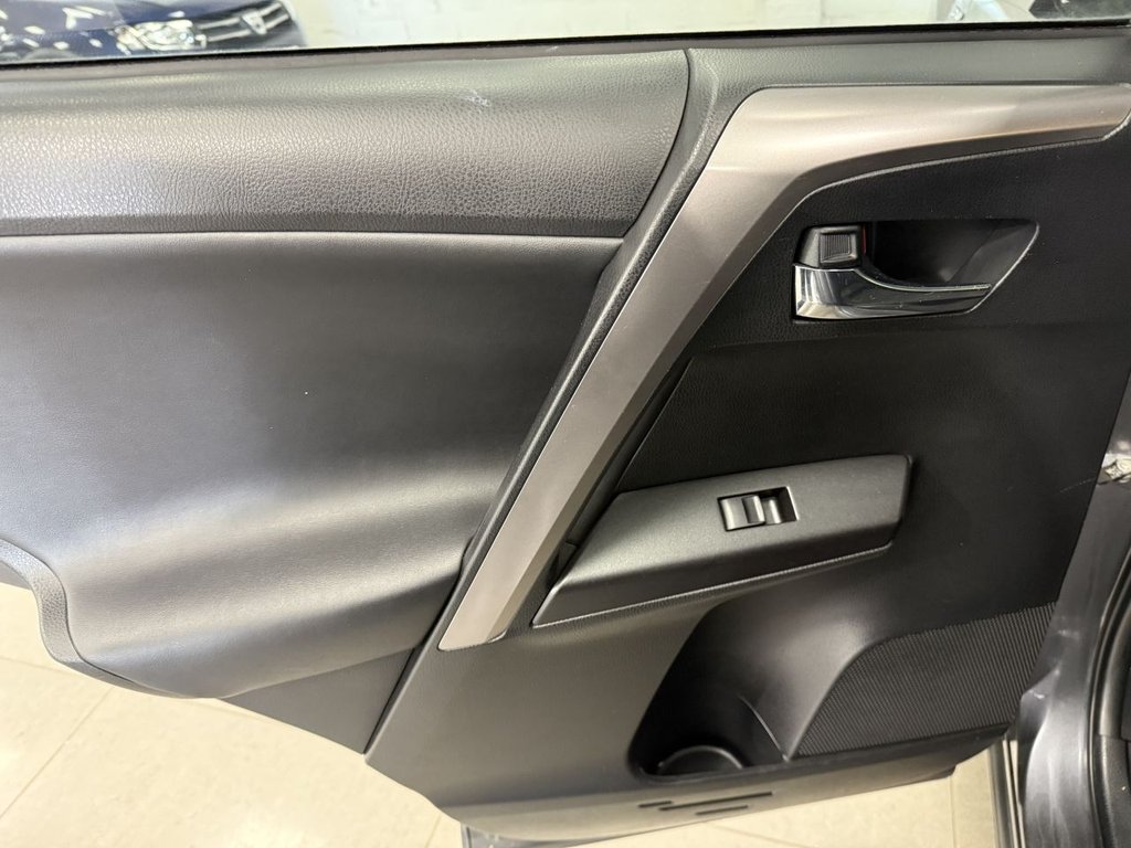 Used Toyota RAV4 2016 for sale - 75923436: Photo 38