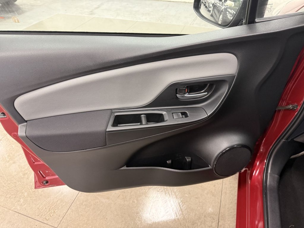 Used Toyota Yaris 2017 for sale - 76883748: Photo 33