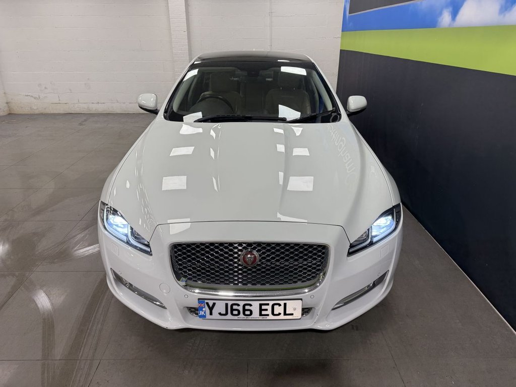 Used Jaguar XJ 2016 for sale - 76962050: Photo 2
