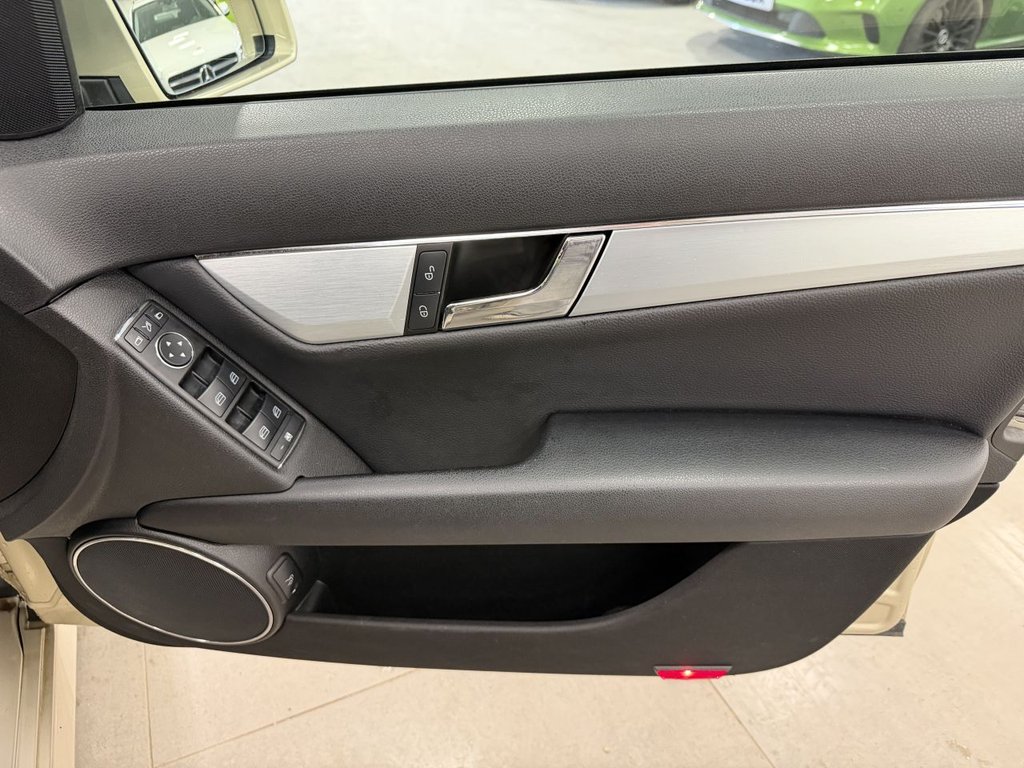 Used Mercedes-Benz C Class 2009 for sale - 77990990: Photo 13
