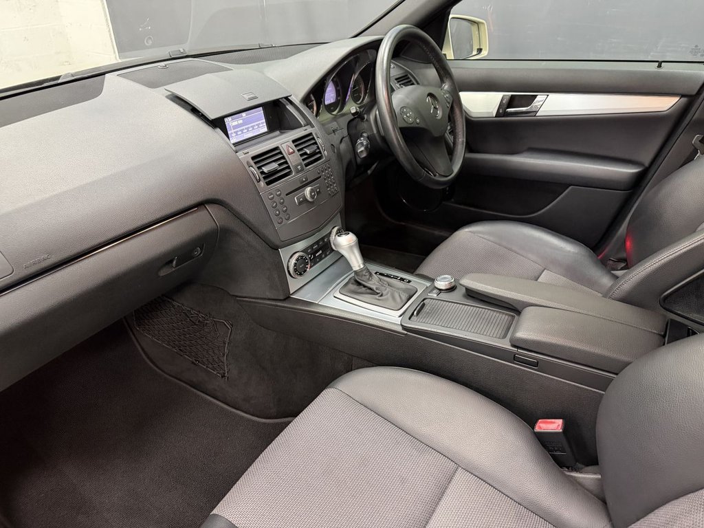 Used Mercedes-Benz C Class 2009 for sale - 77990990: Photo 28