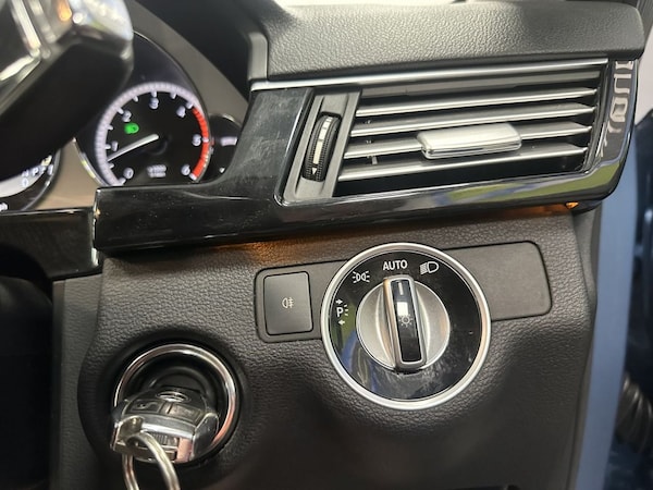 Used Mercedes-Benz E-Class 2012 for sale - 74968475: Photo 35