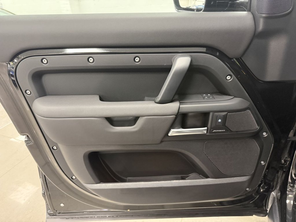 Used Land Rover Defender 2024 for sale - 77059624: Photo 40