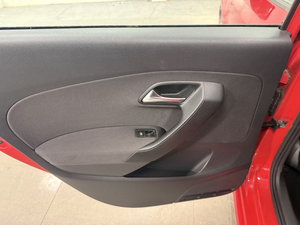 Used Volkswagen Polo 2010 for sale - 77250255: Photo 24