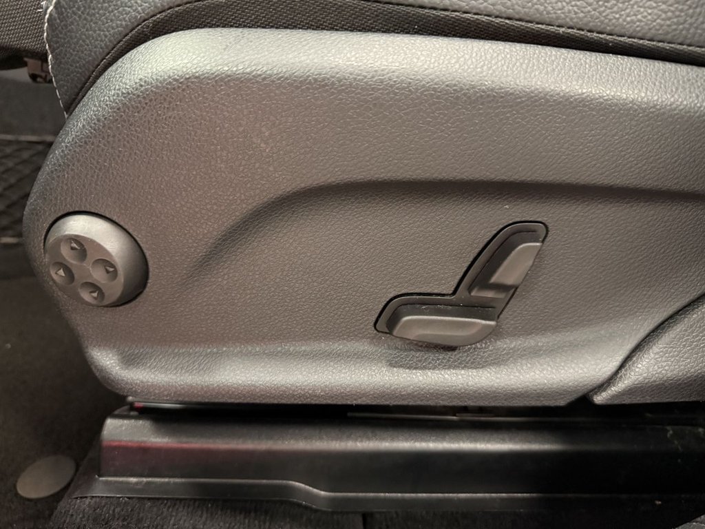 Used Mercedes-Benz GLC 2019 for sale - 76454179: Photo 43