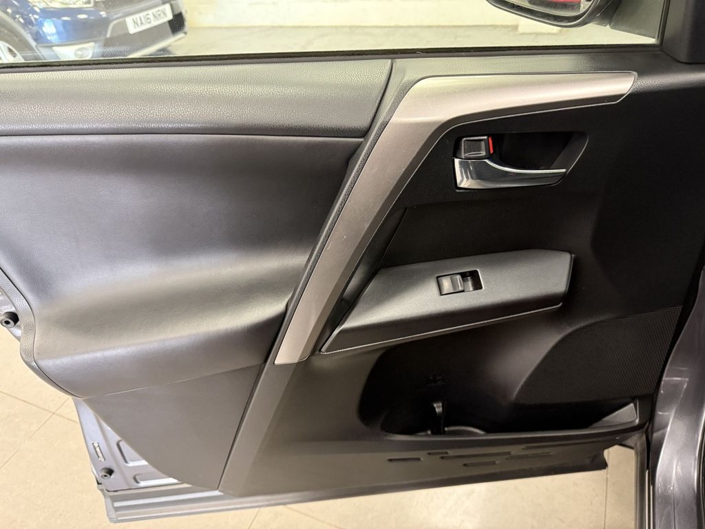 Used Toyota RAV4 2016 for sale - 77250009: Photo 31