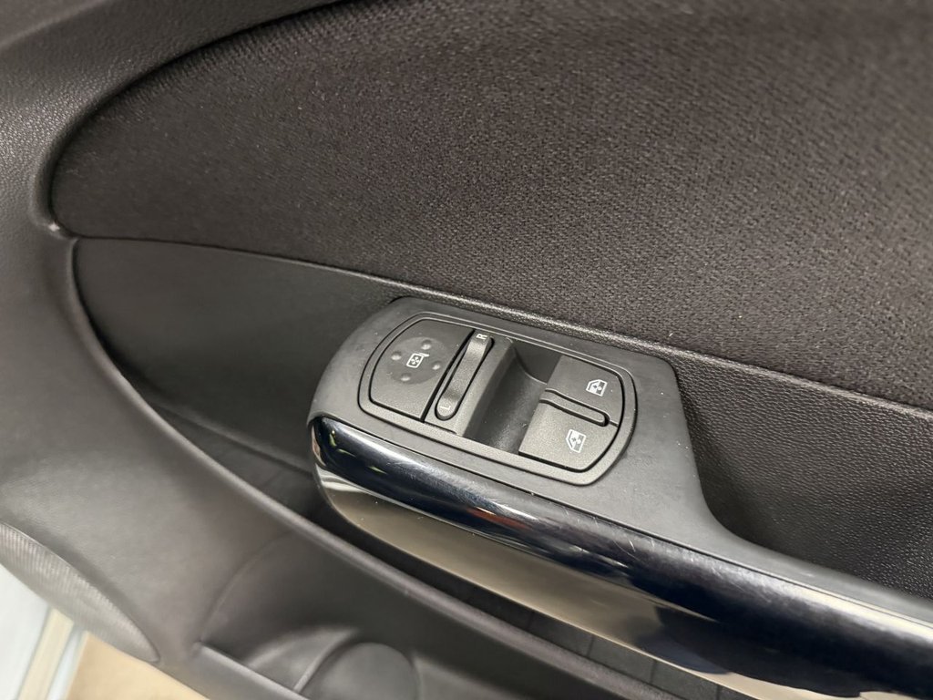 Used Vauxhall Corsa 2014 for sale - 77936319: Photo 14