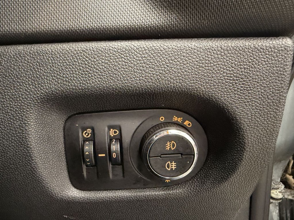 Used Vauxhall Corsa 2014 for sale - 77936319: Photo 15