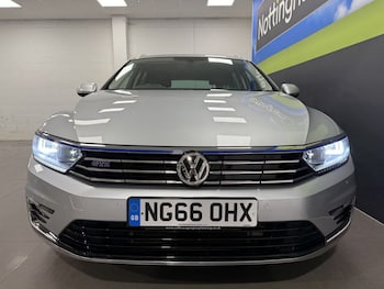 Used Volkswagen Passat 2017 for sale - 76132104: Photo 2