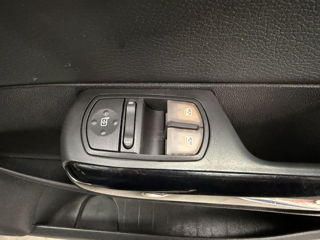 Used Vauxhall Corsa 2013 for sale - 77890981: Photo 14