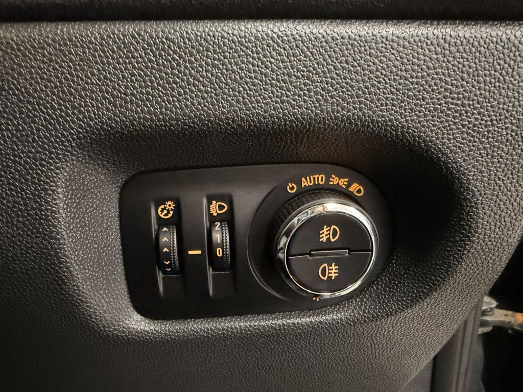 Used Vauxhall Corsa 2013 for sale - 77890981: Photo 15