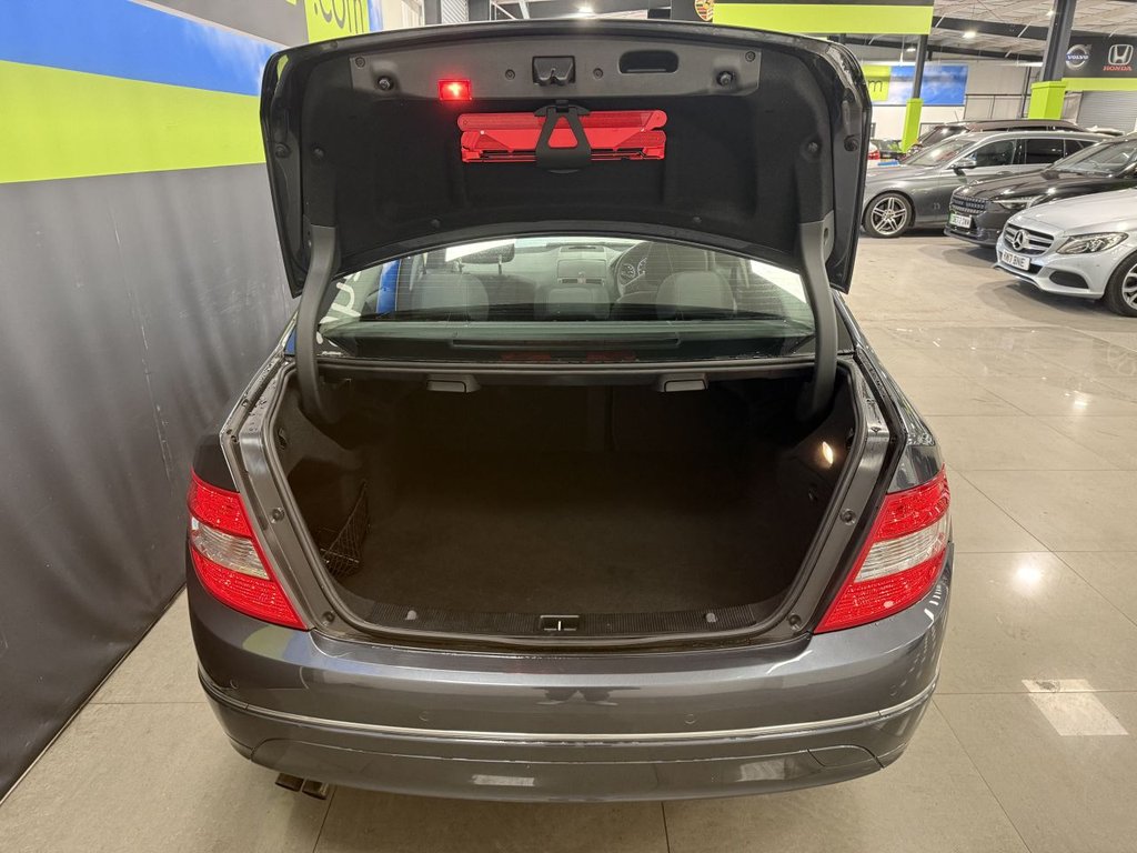Used Mercedes-Benz C Class 2011 for sale - 76962427: Photo 12