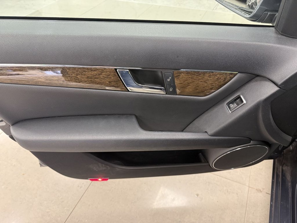 Used Mercedes-Benz C Class 2011 for sale - 76962427: Photo 29