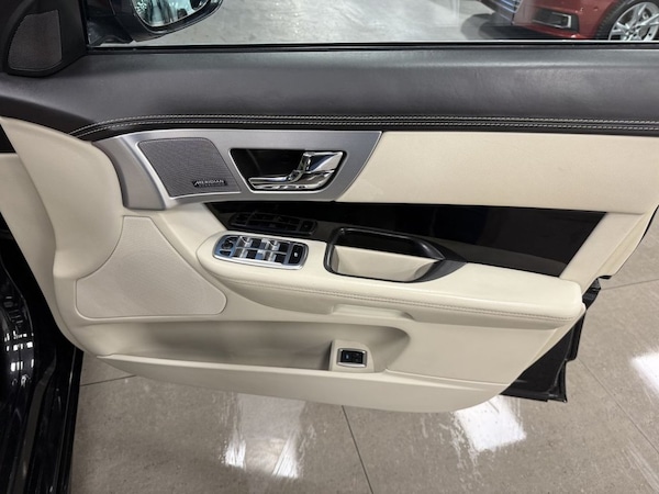 Used Jaguar XF 2012 for sale - 76323562: Photo 14