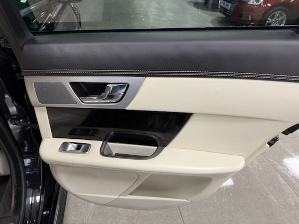 Used Jaguar XF 2012 for sale - 76323562: Photo 44