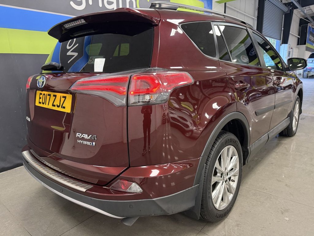 Used Toyota RAV4 2017 for sale - 76439399: Photo 5