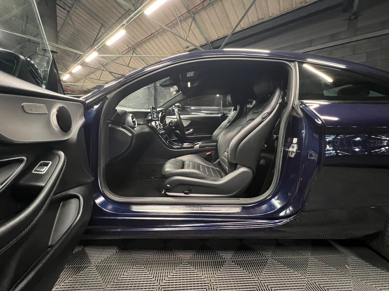 Used Mercedes-Benz C Class 2018 for sale - 76657525: Photo 10