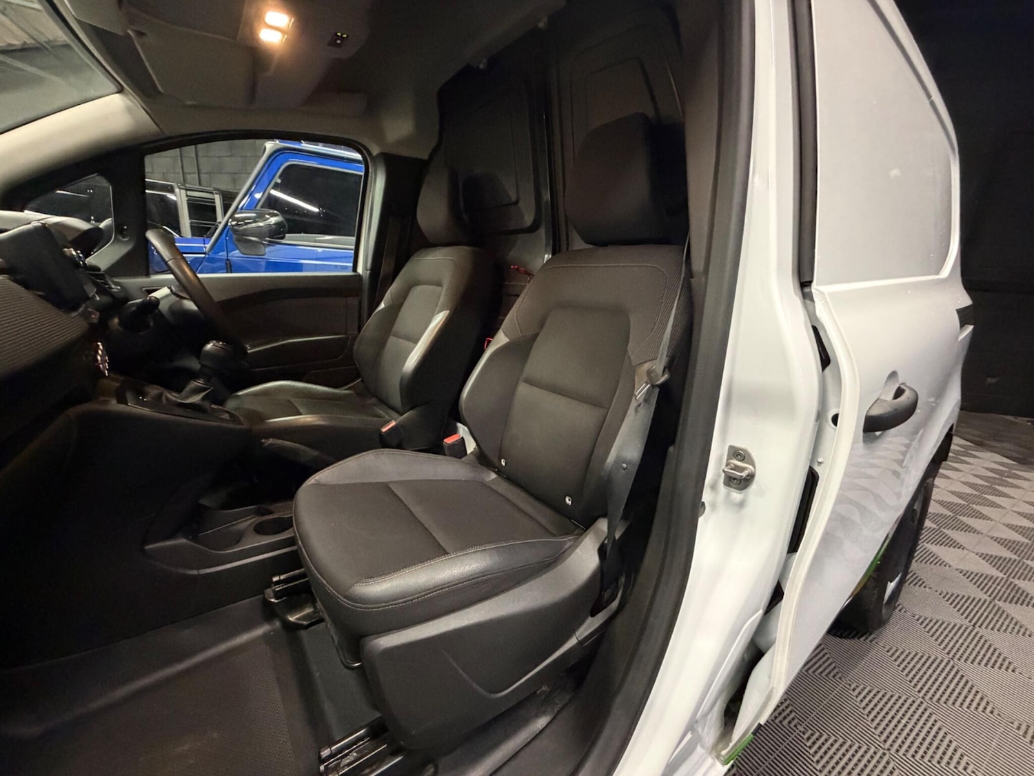 Used Renault Kangoo 2023 for sale - 77898648: Photo 12