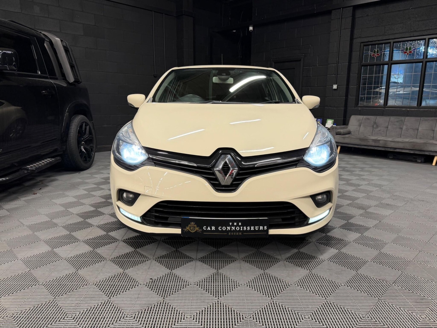 Used Renault Clio 2018 for sale - 77510751: Photo 2