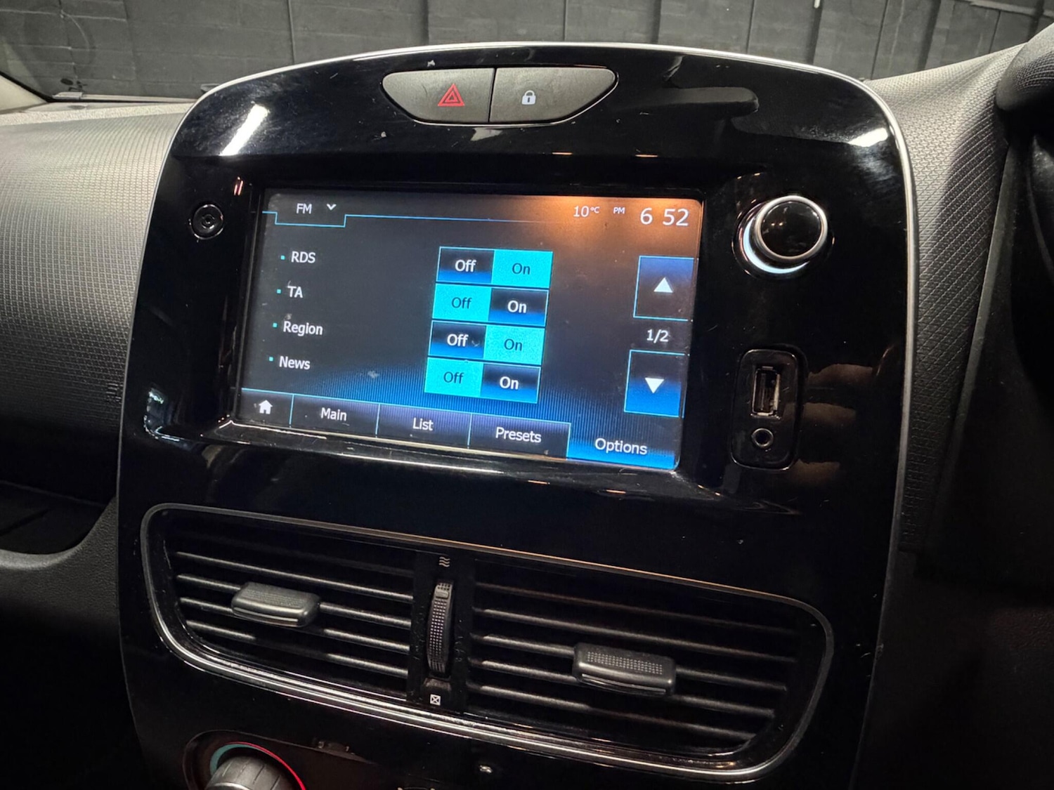 Used Renault Clio 2018 for sale - 77510751: Photo 28