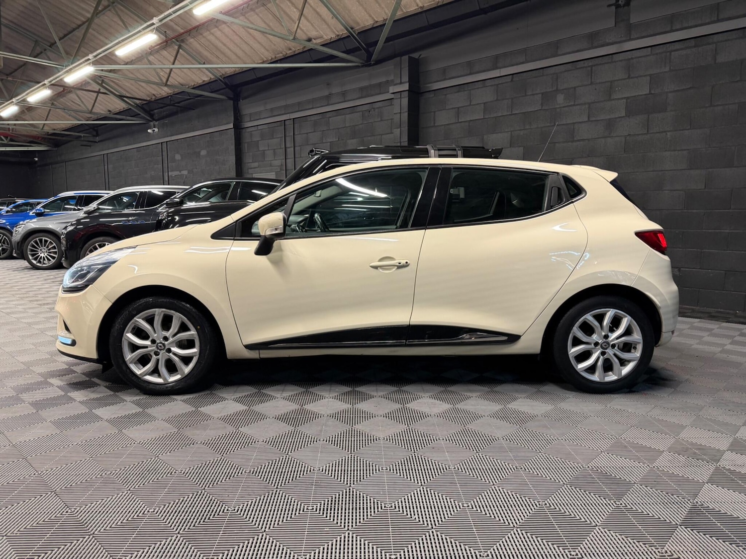 Used Renault Clio 2018 for sale - 77510751: Photo 5