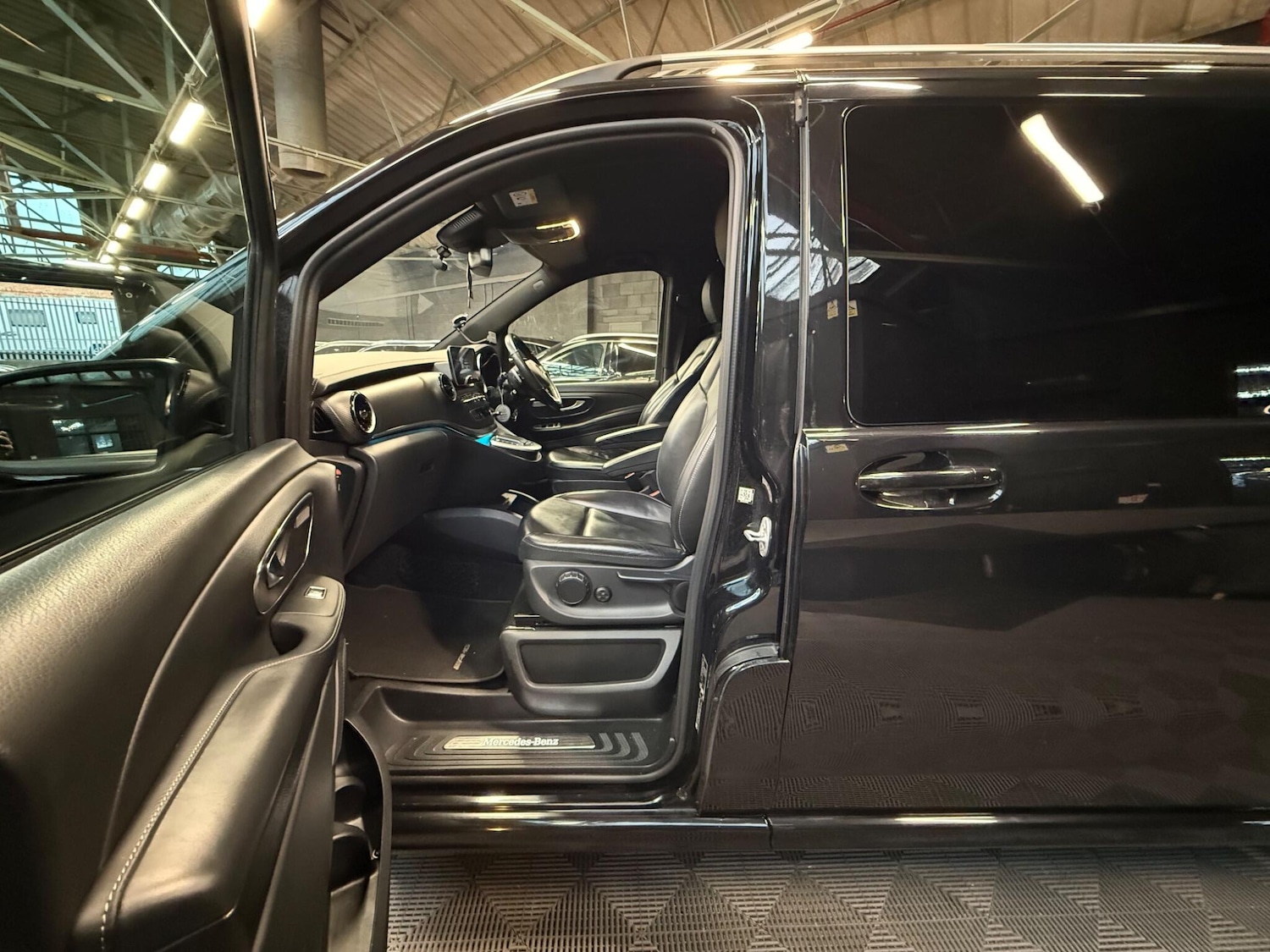 Used Mercedes-Benz V-Class 2023 for sale - 77254944: Photo 10