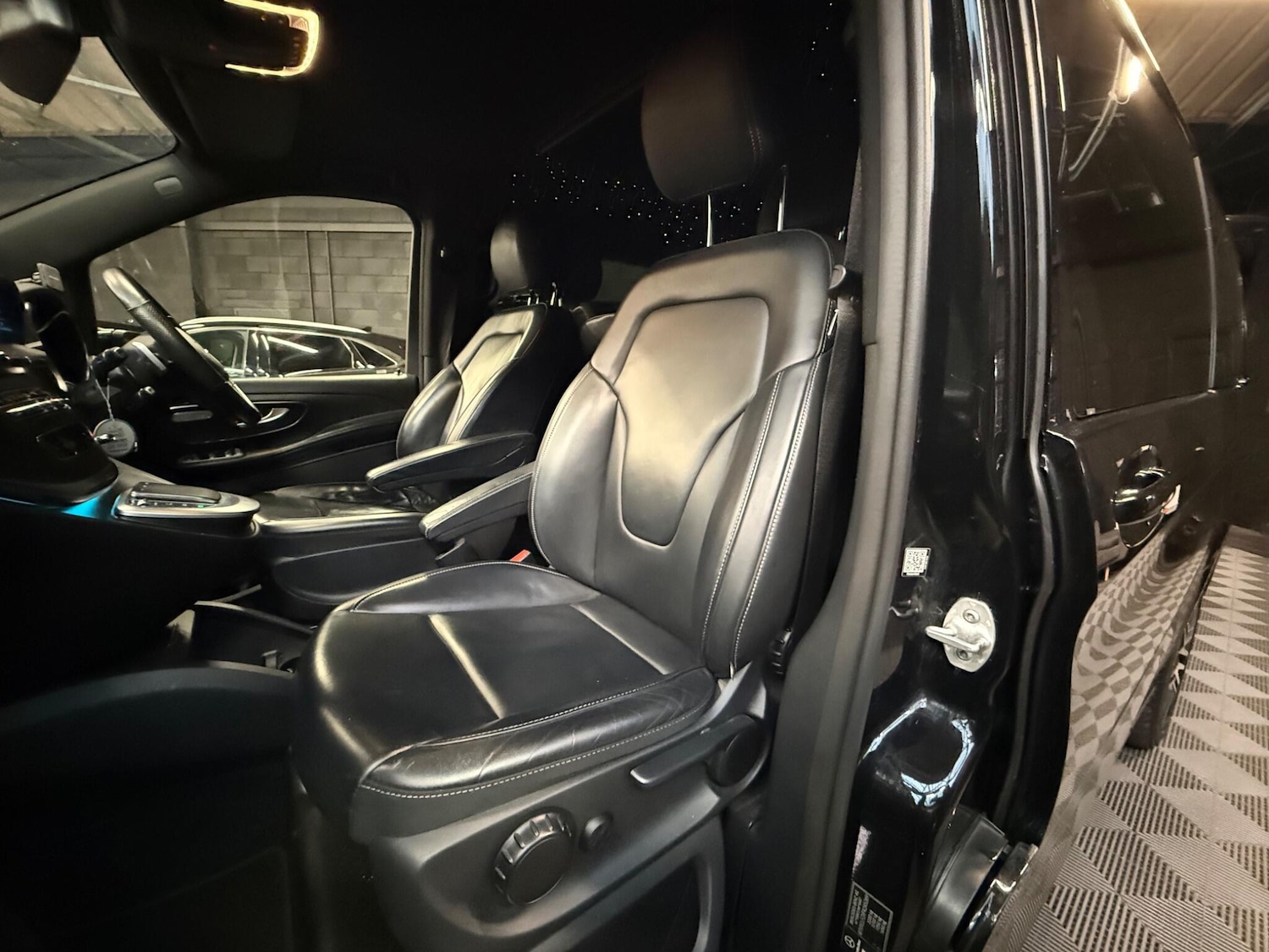 Used Mercedes-Benz V-Class 2023 for sale - 77254944: Photo 12